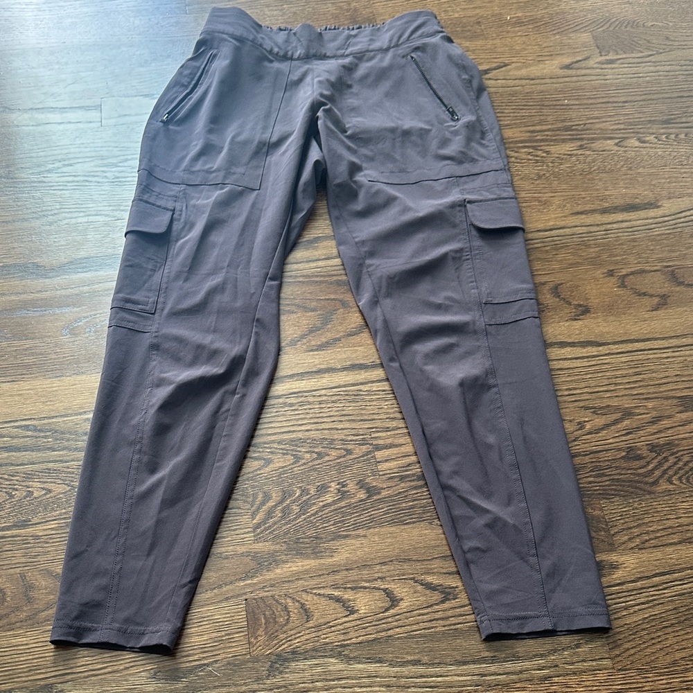 NWOT ATHLETA Cargo Pants with pockets